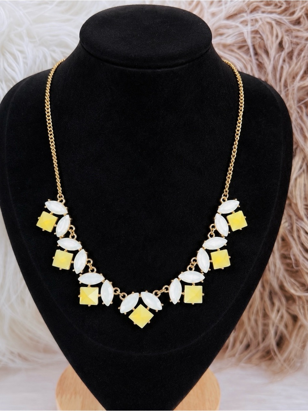 Pretty lightweight, goldtone, hinged colored costume, spring statement necklace